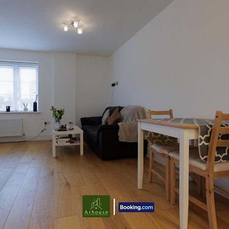 One Bedroom Apartment By Arhouse Apartments Short Lets & Serviced Accommodation Kingston With Free Wifi Kingston upon Thames  Exterior foto