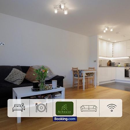 One Bedroom Apartment By Arhouse Apartments Short Lets & Serviced Accommodation Kingston With Free Wifi Kingston upon Thames  Exterior foto